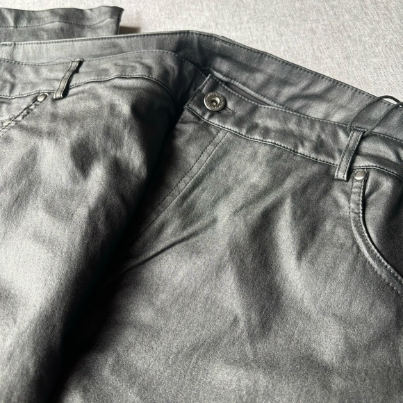 Women's Stretchy Jeggings, Faux Leather Legging Pants with Pockets, Plus Size - Picture 4 of 11